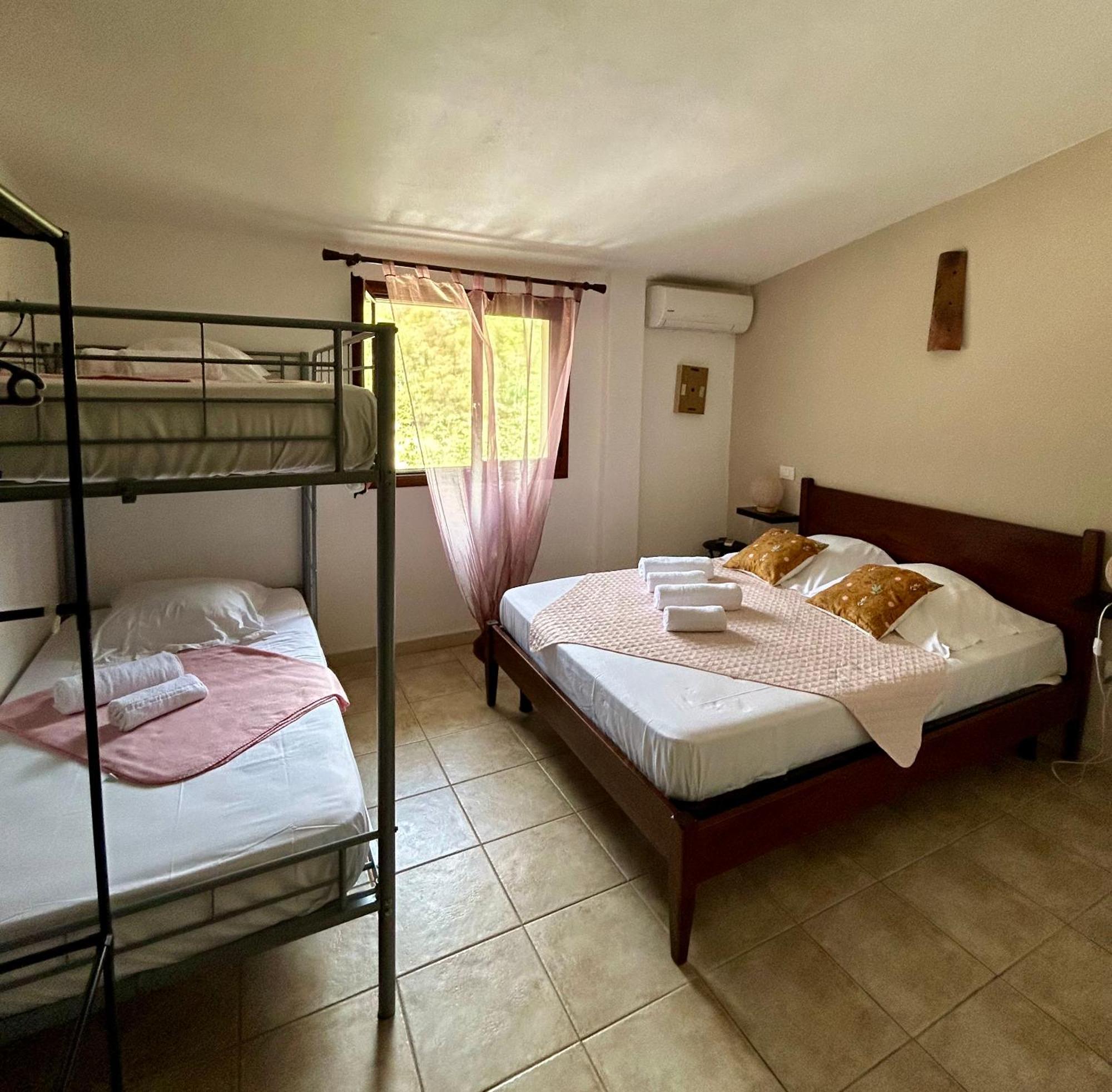 Auberge De Cannedda ซารี โซเลนซารา ภายนอก รูปภาพ