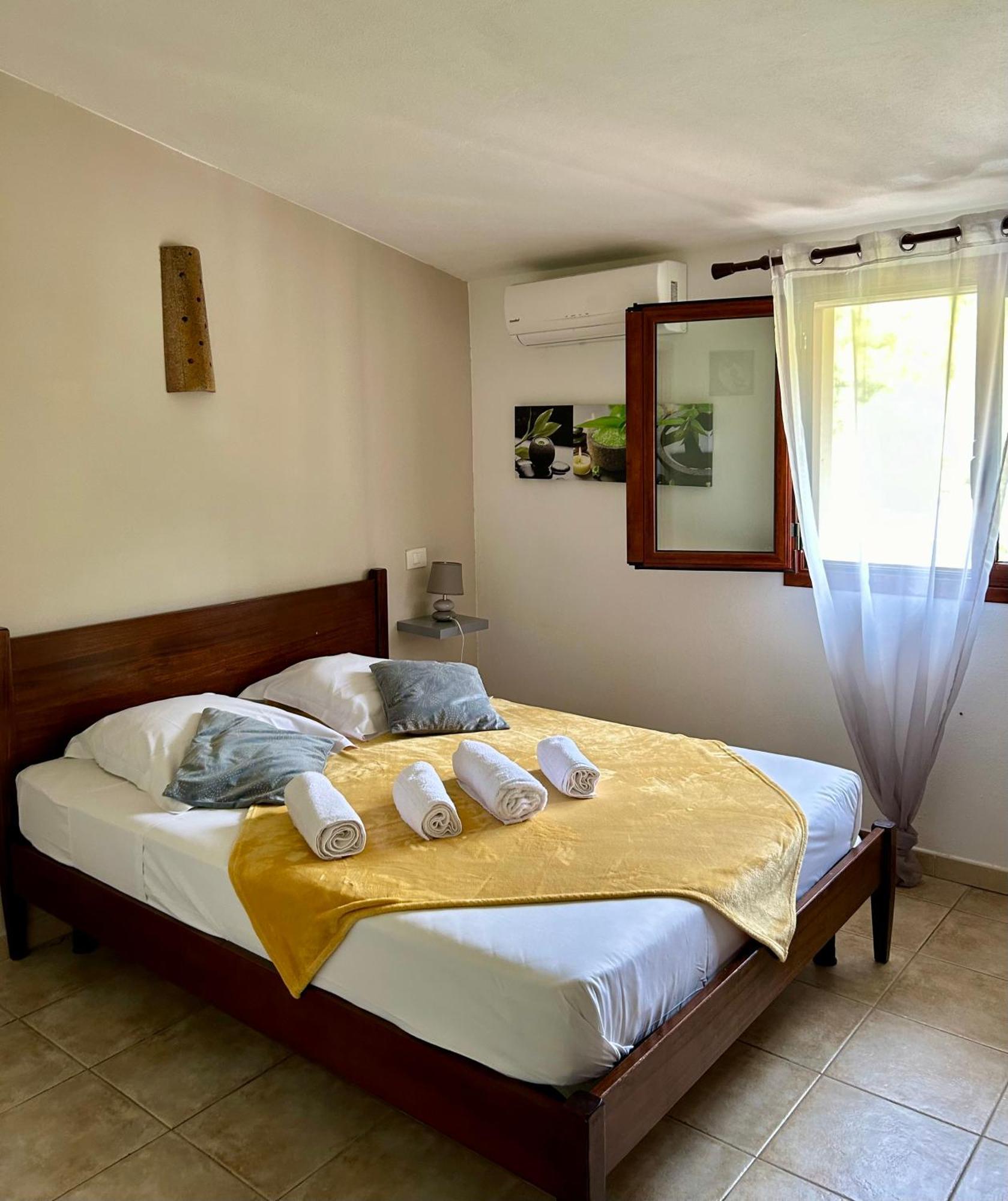 Auberge De Cannedda ซารี โซเลนซารา ภายนอก รูปภาพ