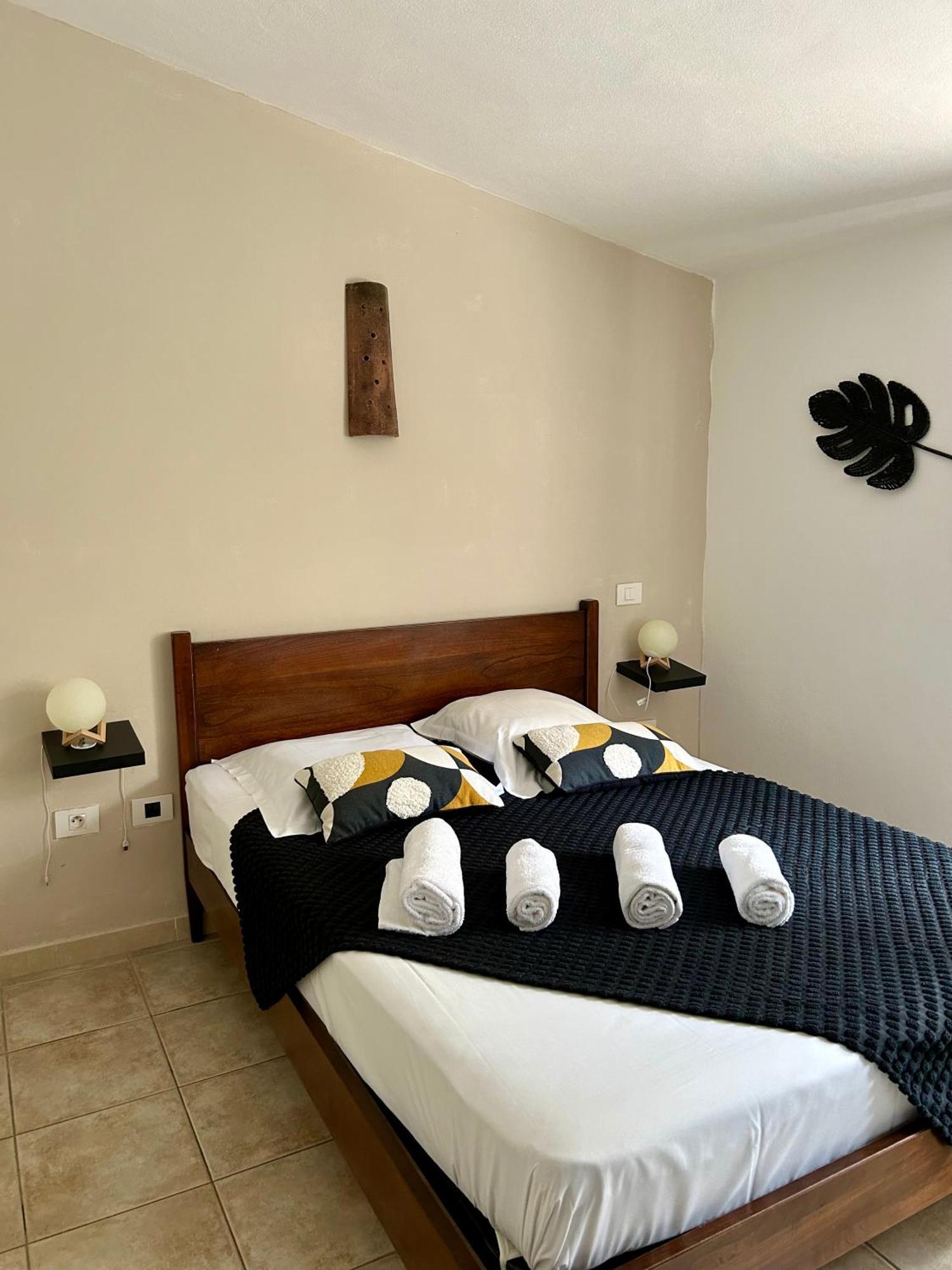 Auberge De Cannedda ซารี โซเลนซารา ภายนอก รูปภาพ